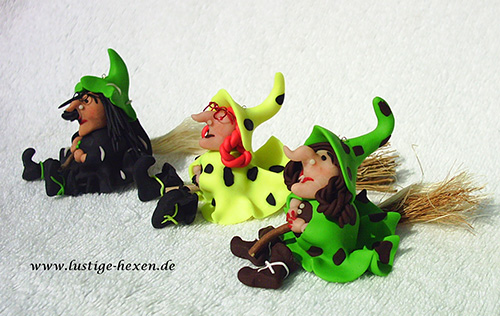 3 kleine Hexen aus Fimo reiten auf ihrem Besen
